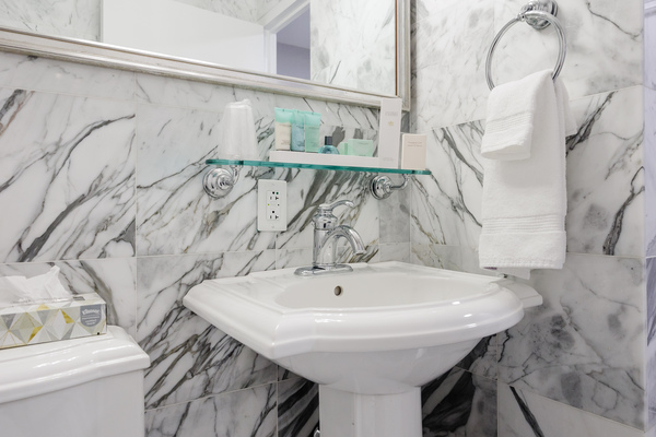 One Bedroom Queen Photo 3